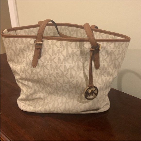 Michael Kors tote/shoulder bag. Ivory leather with rich brown straps. 16” x 10” - Picture 2 of 4